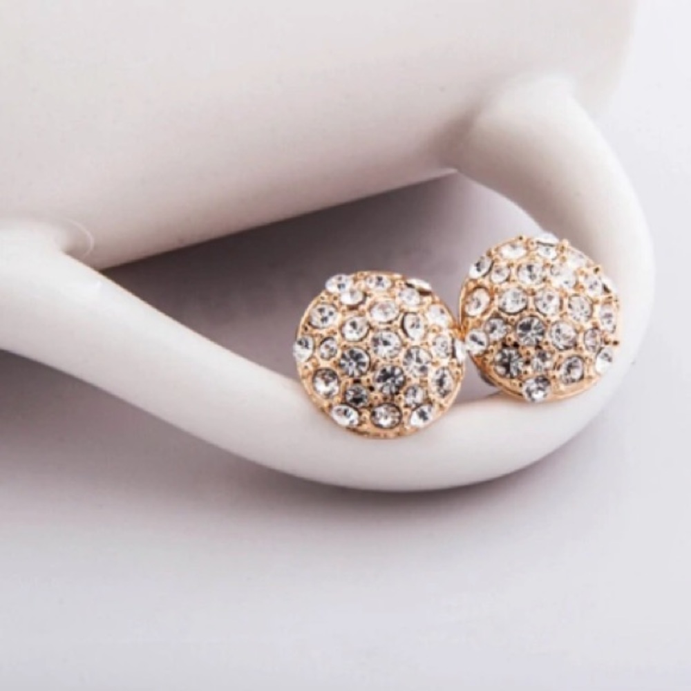 💙💎💲FIRM🛍➕BUNDLE➕🛍4 DISCOUNT PAVE CIRCLE STUDS - Picture 6 of 8